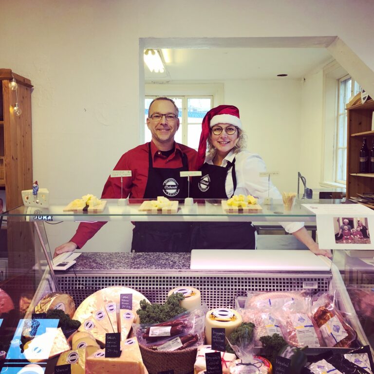 Vi växlar upp och önskar God Jul